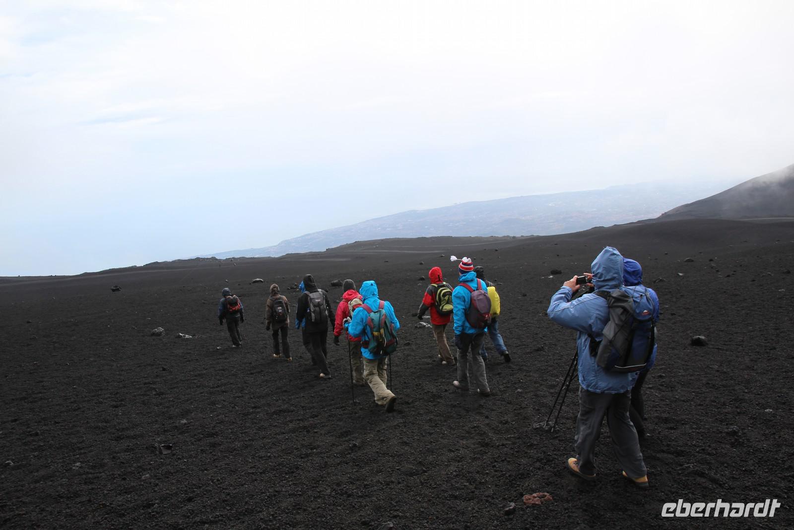 Ätna-Abstieg - Wir sehen so langsam etwas