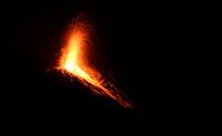 Eindrücke von Stromboli-Ausbrüchen bei Nacht