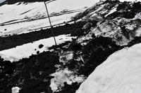 Frische Asche auf Schnee