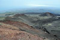 Lava und Krater von der Eruption 2002/03 und Silvestri Krater