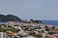 Wanderung auf Lipari - Blick in Richtung Lipari Stadt und ihrem Burgberg