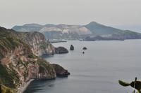 Lipari - Quattrocchi Point - Im Hintegrund Vulcano mit dem Gran Cratere