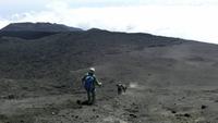 Abstieg durch die Lava-Asche