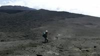 Abstieg durch die Lava-Asche