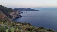 Aussichtspunkt Quattroocchi_Blick nach Vulcano und zum Ätna (etwas rechts)