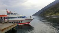 Fähre im Hafen von Stromboli