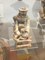 Grabbeigaben für Kinder im liparischen Museum
