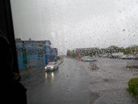 Sortland, die blaue Stadt bei Regen 