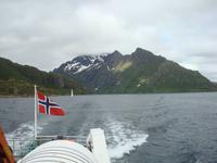Einfahrt zum Trollfjord im Hintergrund 