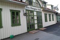 Fru Haugans Hotel an der Sjøgata