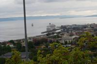 ein Kreuzfahrtschiff im Hafen von Trondheim 