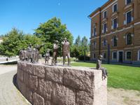 Oulu-Figurengruppe hinterm Rathaus