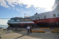 Südgehende und Norgehende Hurtigruten treffen in Trondheim aufeinander