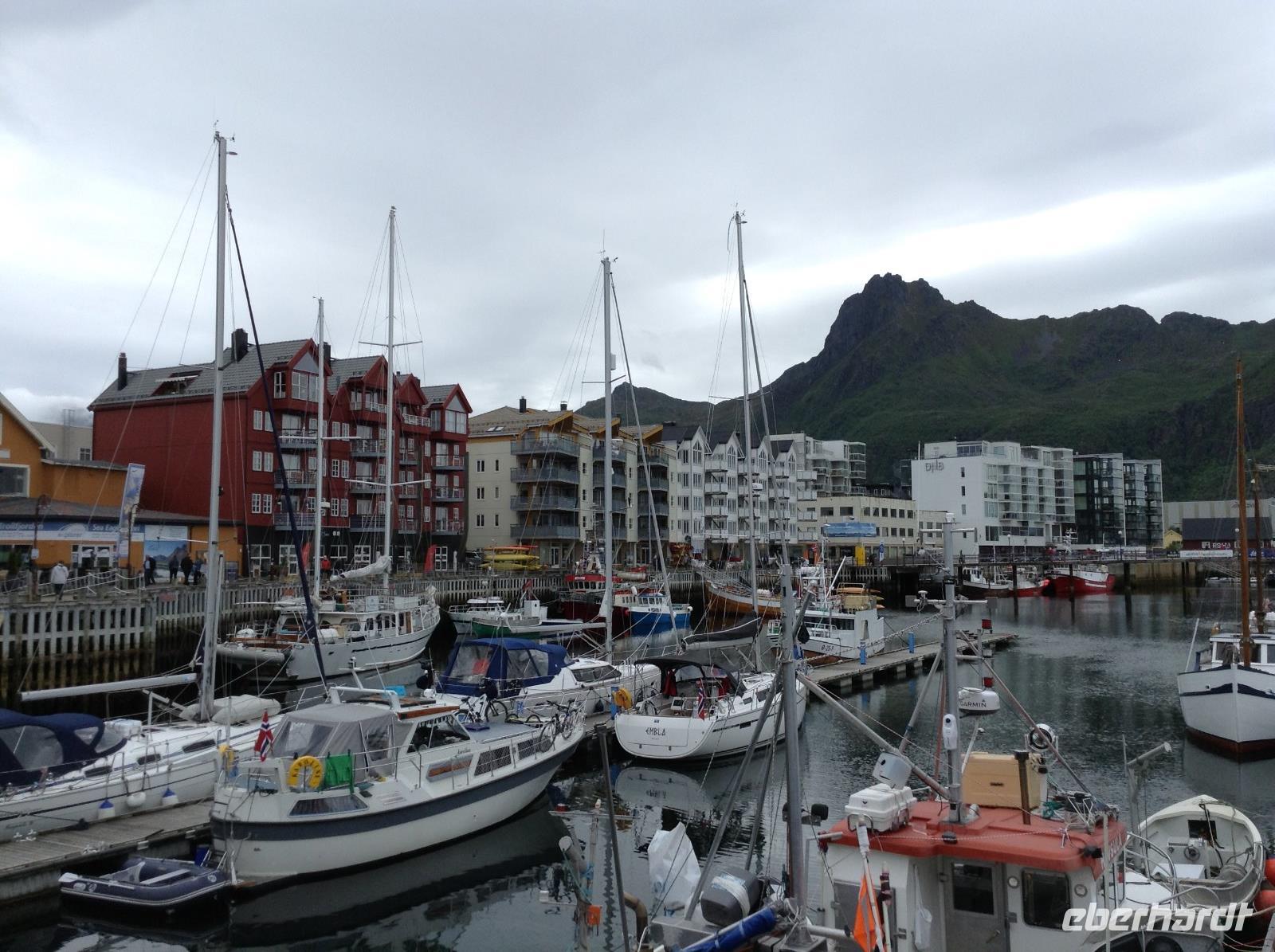das Hafenbecken in Svolvär