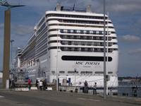 Kreuzfahrtschiff in Kiel