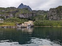 im Trollfjord - hier verläuft der Wasserfall unterirdisch zum Kraftwerk