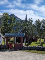 das Kirchlein von Flakstadt wurde ursprünglich aus Treibholz und Schiffsresten erbaut