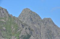 Lofoten Fischerdorf Henningsvær - Der Vågakallen Troll im Henningsvær-Gebirge (König der Lofoten)