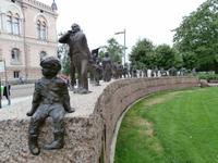 Oulu-Figurengruppe hinterm Rathaus