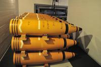 Originalmunition (entschärft und entleert) der Adolfkanone