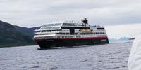 Hurtigschiff vor Trollfjord