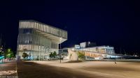 Oslo - Die Deichman Bibliothek (links) und Oper (rechts) - im Hintergrund Munch Museum