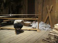Wikingermuseum: Arbeitsbereich im Langhaus