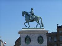 Stadtrundfahrt in Kopenhagen (Schlossplatz mit Denkmal Frederik V.)