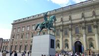 Stockholm - Königliches Schloss mit Statur Karl XIV Johan
