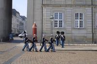 Wachablösung am Schloßplatz Amalienborg