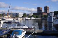 am Oslofjord mit Blick auf das Rathaus