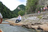 Unser Busfahrer wartet am Ufer des Dunajec