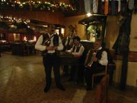 Abendessen in Koliba