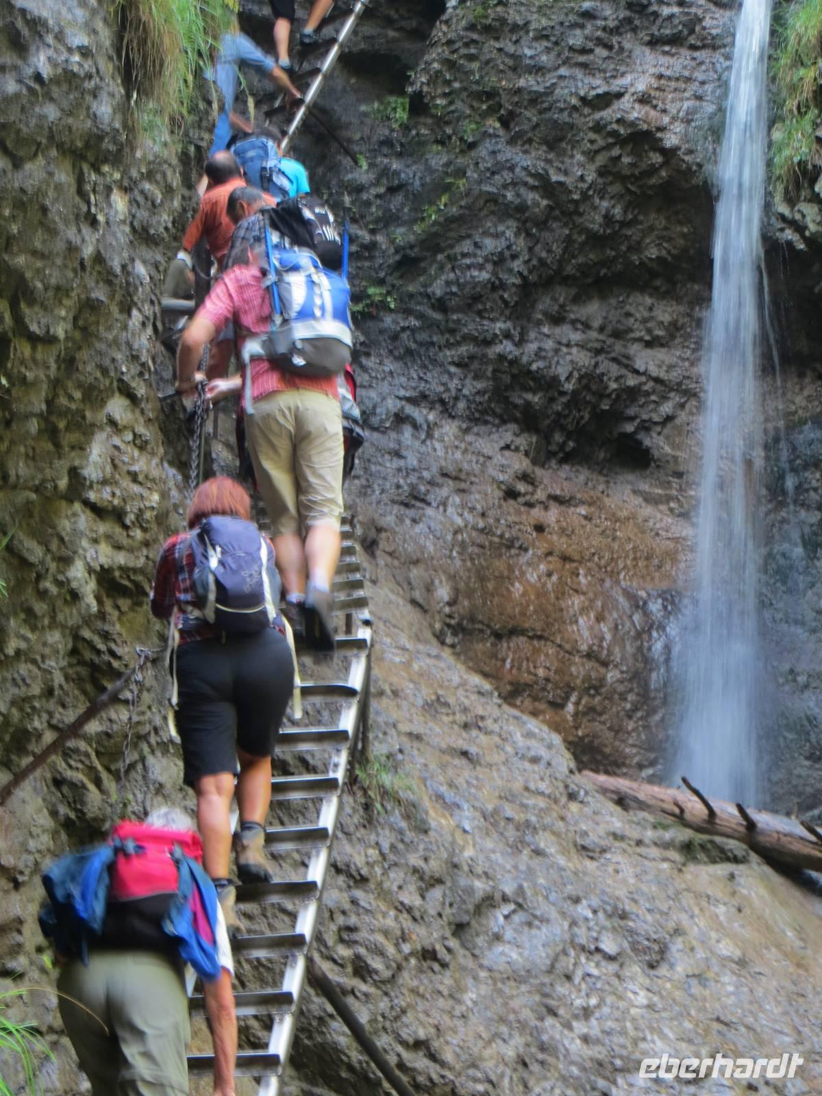 Leiteraufstieg in der Schlucht Sucha Bela im Slowakischen Paradies