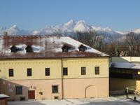 Blick von der Burg Keszmarok in die Hohe Tatra
