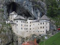Predjamski Grad - die Burg vor der Höhle