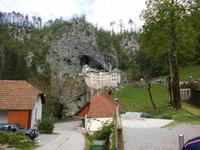 Predjamski Grad - die Burg vor der Höhle