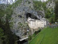 Predjamski Grad - die Burg vor der Höhle