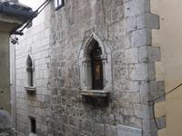 Senjer Adelspalas, Fassade