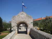 zweites Stadttor in Nin