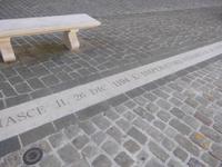 Hinweisband auf die Geburt Friedrichs II., Marktplatz von Jesi 