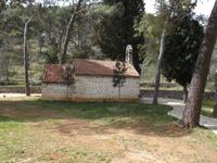 Kirchlein am Wasserfall im Krka-Nationalpark