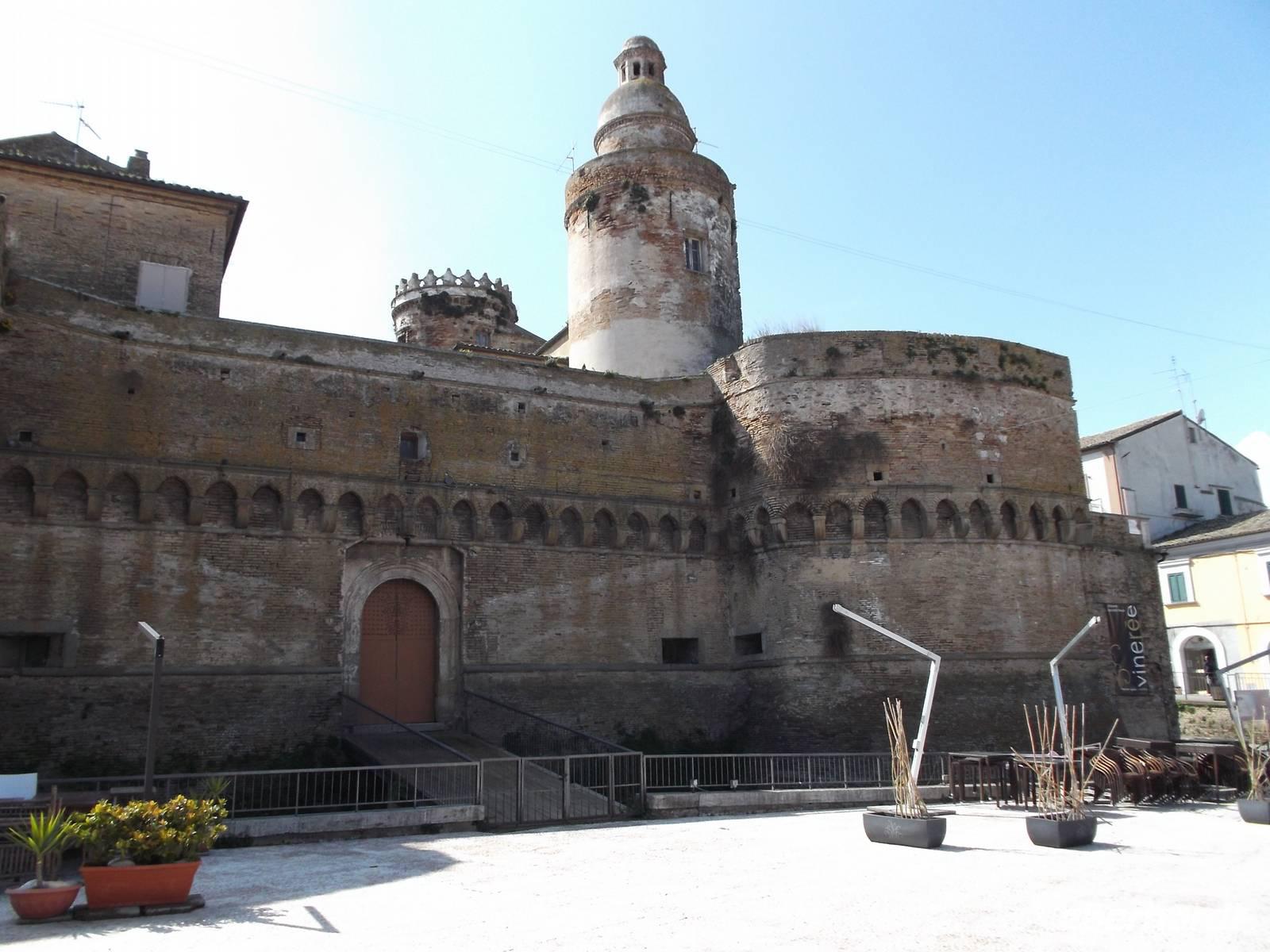 Vasto, Castello Caldora