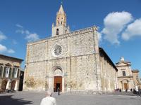 Schirmfassade der Kathedrale von Atri