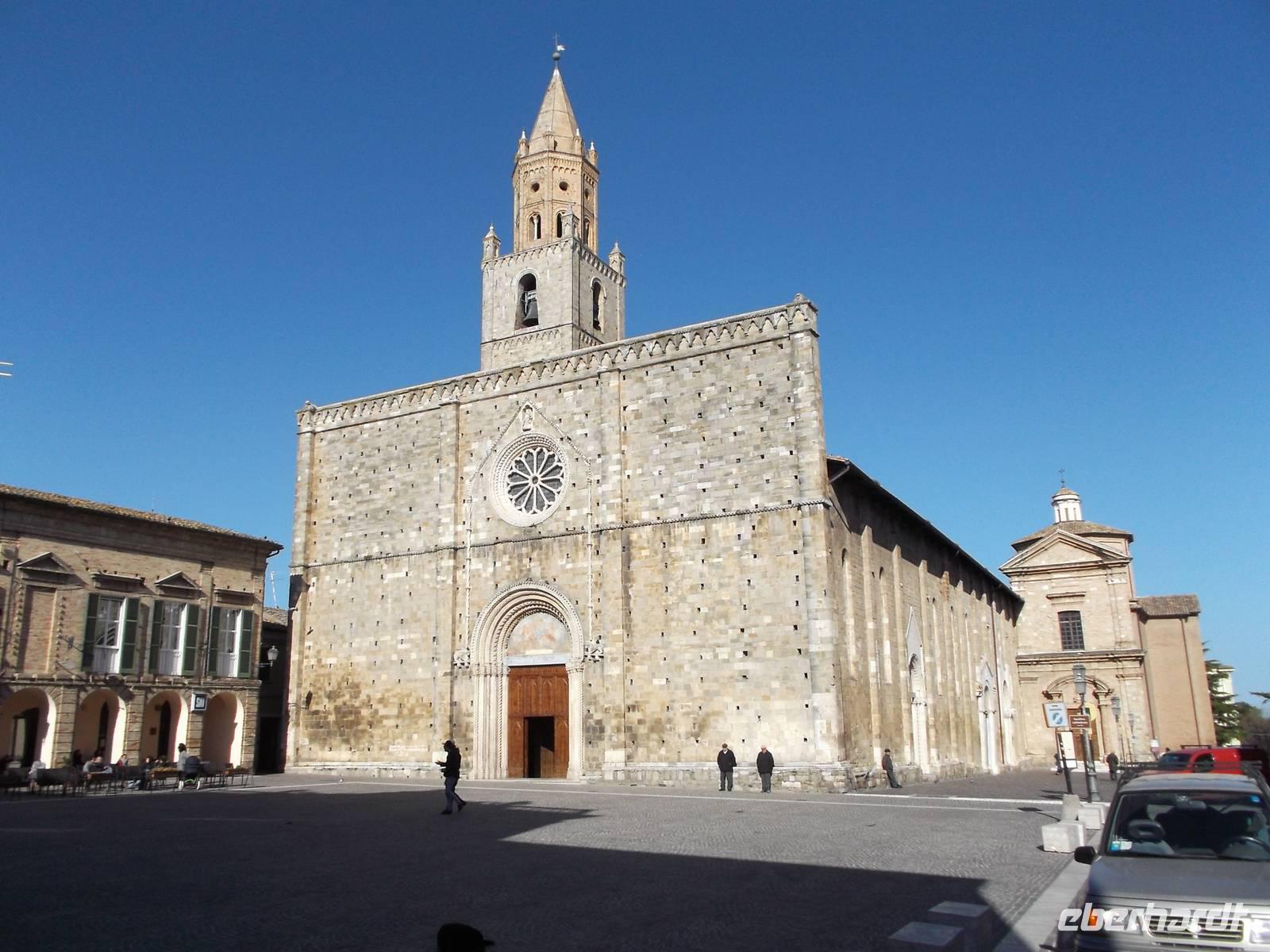 Schirmfassade der Kathedrale von Atri