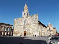 Schirmfassade der Kathedrale von Atri