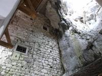 Im Inneren der Höhlenburg