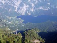 und in der Tiefe See von Bohinji