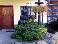 vor dem Weingut