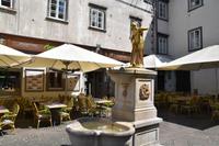 072 Ljubljana; Brunnen am Fischmarkt und ältestes Haus